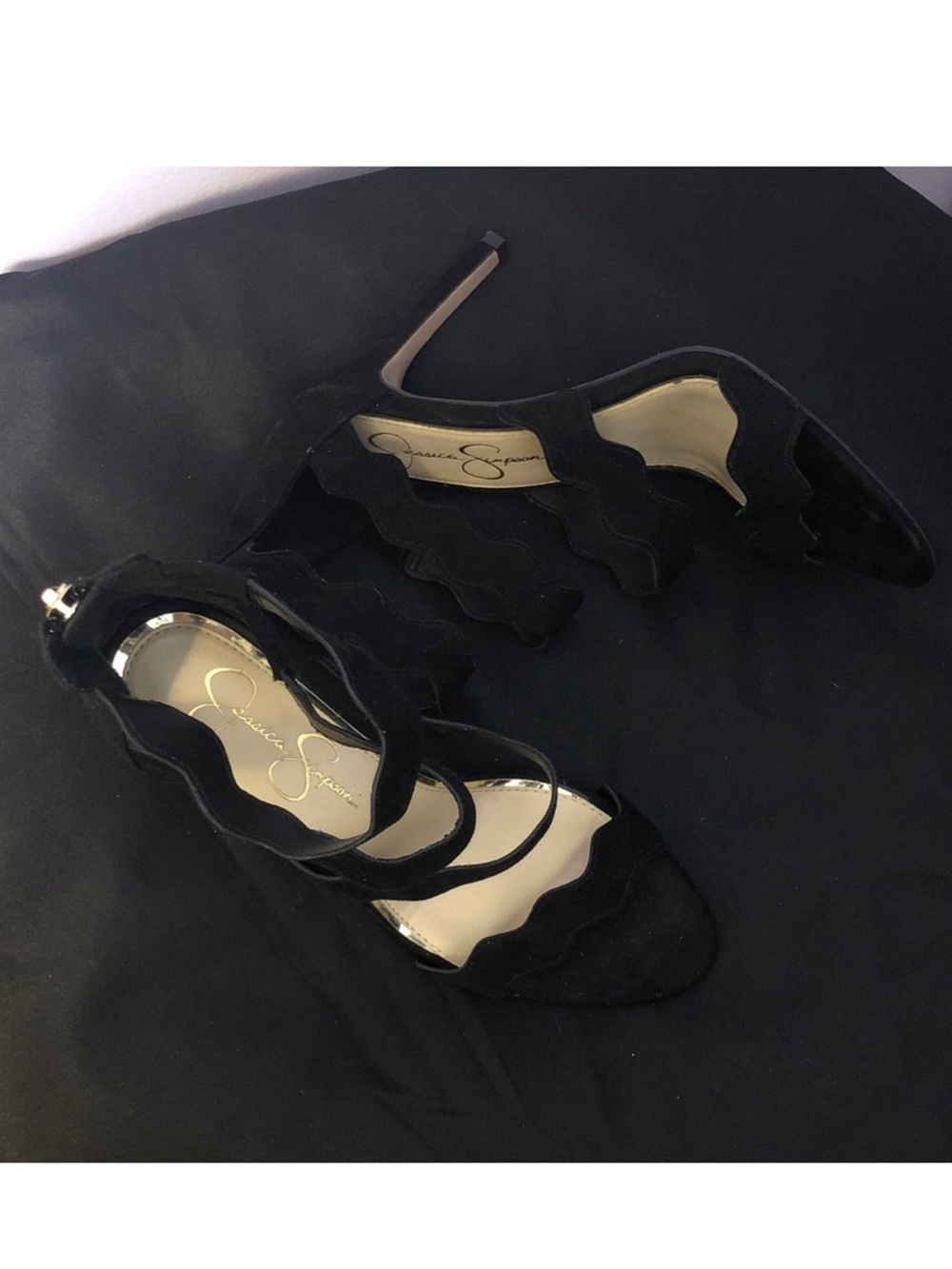 Black Scallop-Strap Women’s Heeled Sandals - Picture 3 of 5